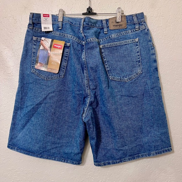 Wrangler Other - NWT Wrangler Mens‎ Relaxed Fit Blue Denim Jean Shorts Size 42